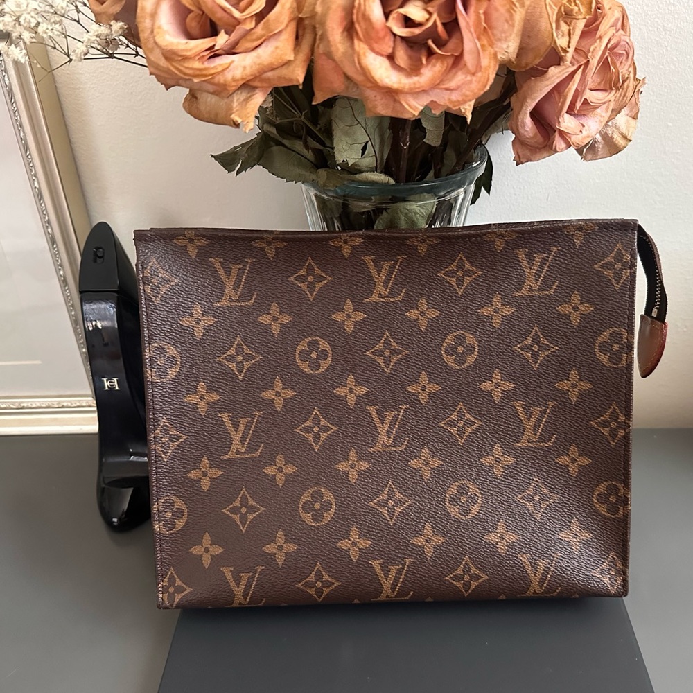 Louis Vuitton Toiletry 26